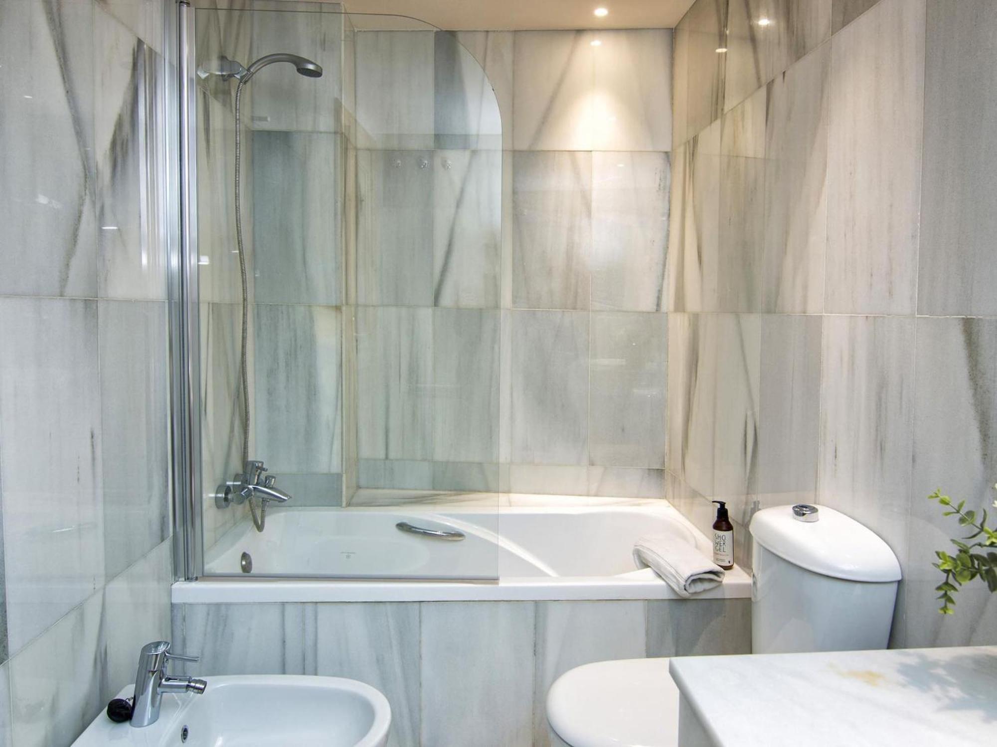 Elegant Town Hall Apartment With Views Гранада Экстерьер фото